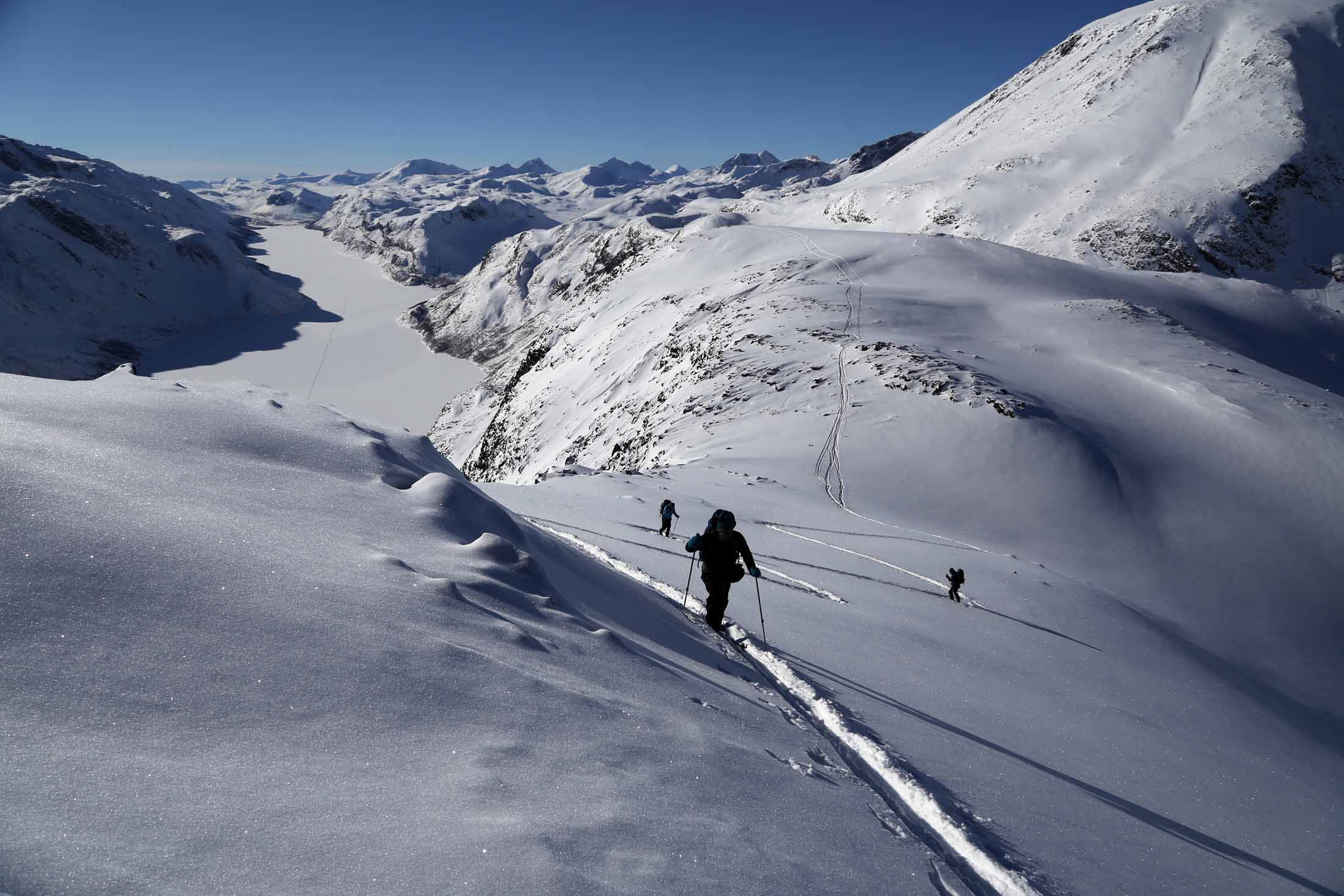 Read more about the article Topptursesongen i gang: – Enkelte steder kan det være lett å løse ut skred