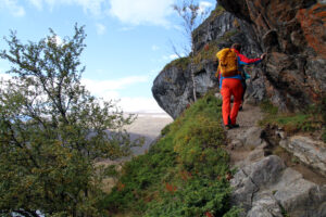 Read more about the article Unngå kø: Luftige Knutshøe, Besseggens ville lillebror