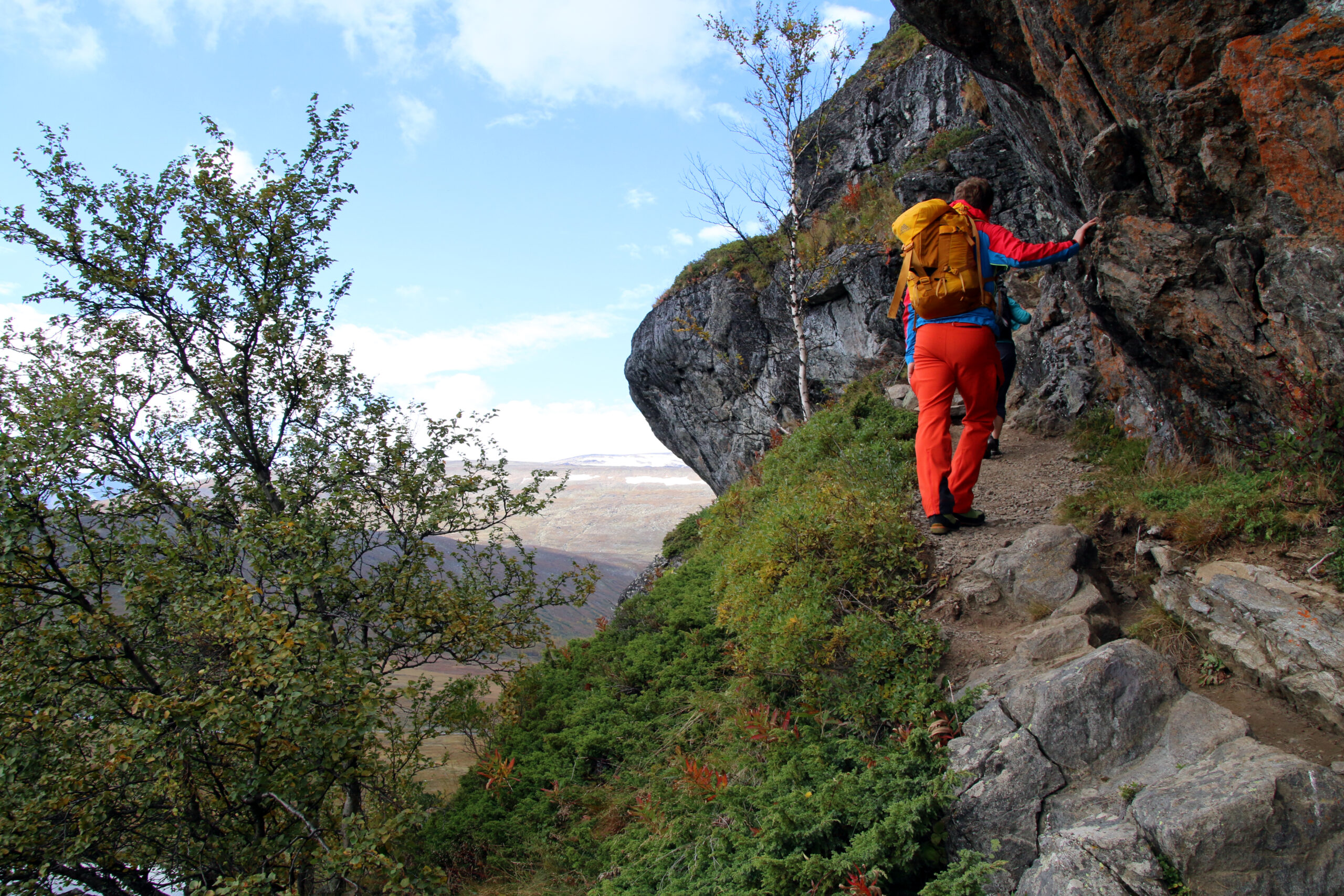 Read more about the article Unngå kø: Luftige Knutshøe, Besseggens ville lillebror