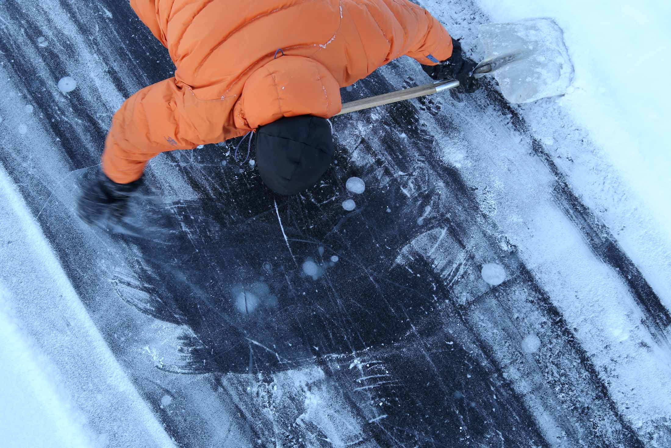 Read more about the article På skøyter med vann under isen