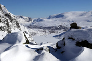 Read more about the article Ta hensyn til utfordrende vær og skredfare