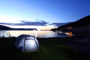 Read more about the article Finn frem sovepose, telt og liggeunderlag. Lørdag er det klart for #nattinaturen.