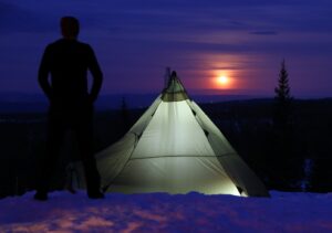 Read more about the article FOLK: – Uten kamera kan man like gjerne bli hjemme. Ta også med nok sølvtape.