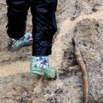 LEK: Opplevelsene finnes i bekken, dammen eller oppe i en flomstor sølepytt.