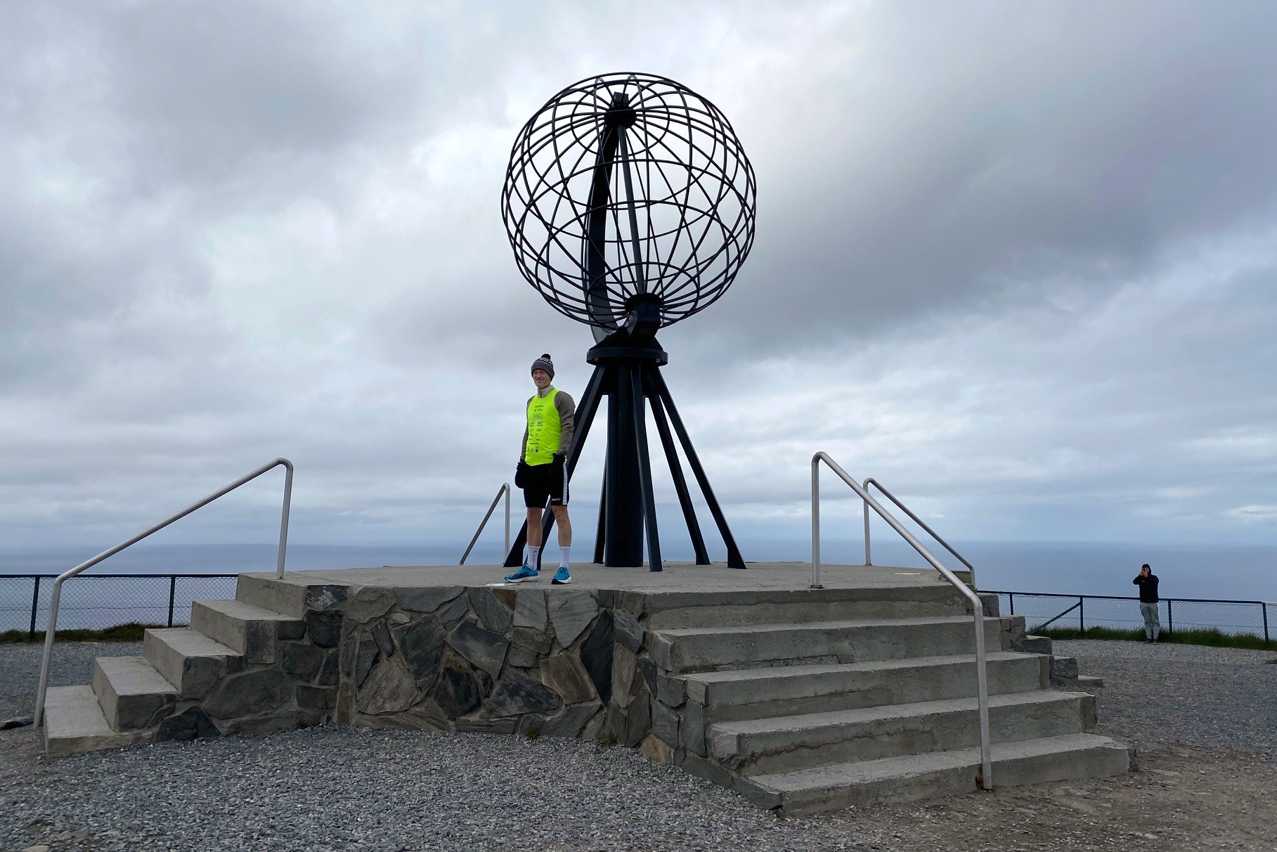 Read more about the article 100 km hver dag: Simen Holvik med ekstremt løp fra Nordkapp til Lindesnes