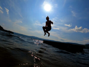 Read more about the article Tips til opplevelser: Frykter du passproblemer eller flyplasskø? Hva med å prøve ferielykken i naturen hjemme.