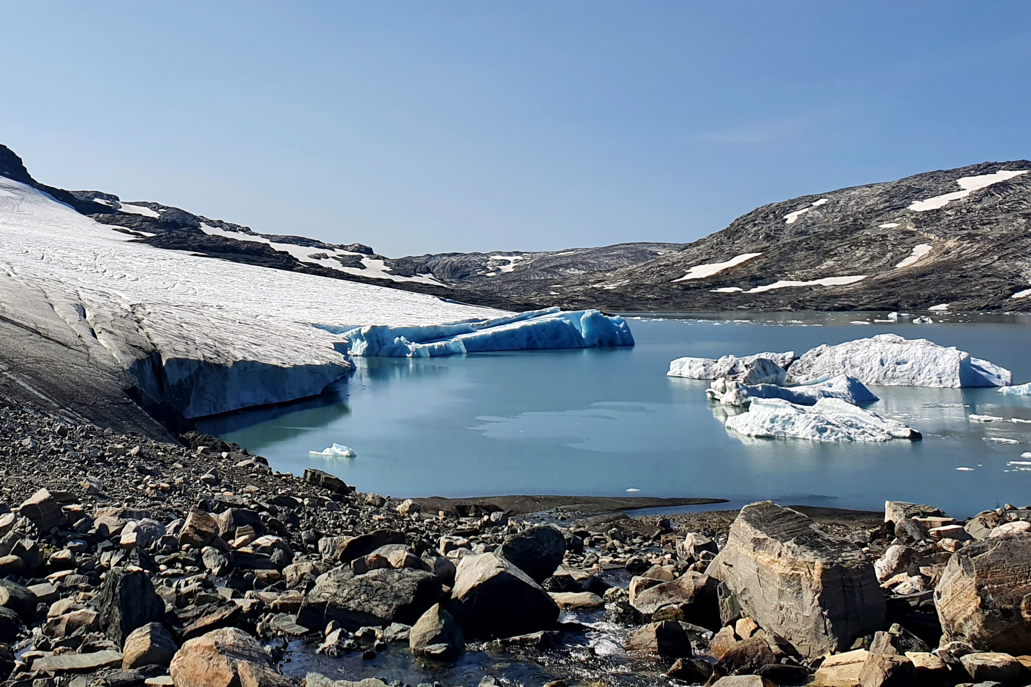 Read more about the article Breene smelter: Ny kartlegging viser 350 nye bresjøer