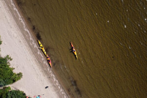 Read more about the article Drømmer du om padling, vandring og morgenbad ved kysten?
