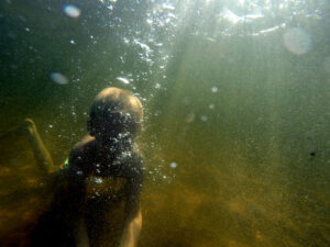 Read more about the article – At 1 av 3 ikke klarer å svømme mer enn 200 meter er urovekkende