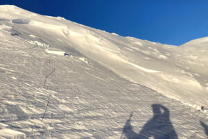 Read more about the article Stor snøskredfare: – Unngå alt skredterreng