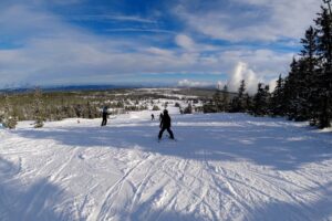 Read more about the article Stjeler skiutstyr. Tips: sett skiene hver for seg.