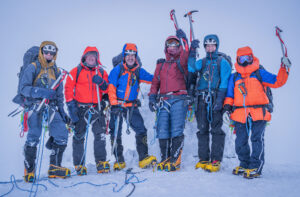 Read more about the article Ny NRK-reality: Seks profiler prøver seg på verdens kaldeste fjell, 6190 meter over havet